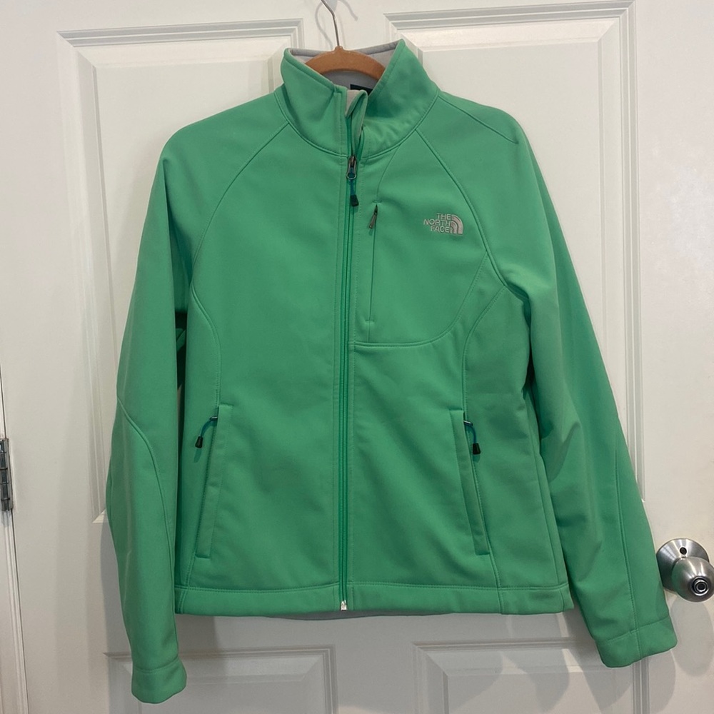 THE NORTH FACE Green Jacket